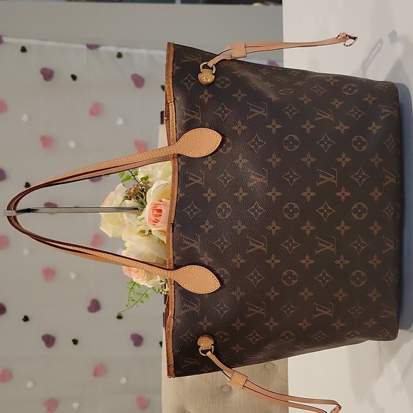 Louis Vuitton Handbags - Authentic Louis Vuitton Neverfull MM bag